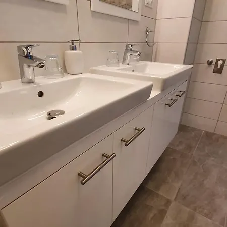 Διαμέρισμα Hullam Apartman Keszthely