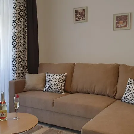 Διαμέρισμα Hullam Apartman Keszthely